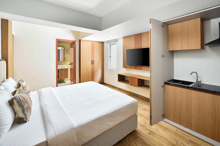 Room 10 of 19
