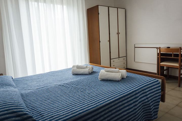 Room 23 of 86
