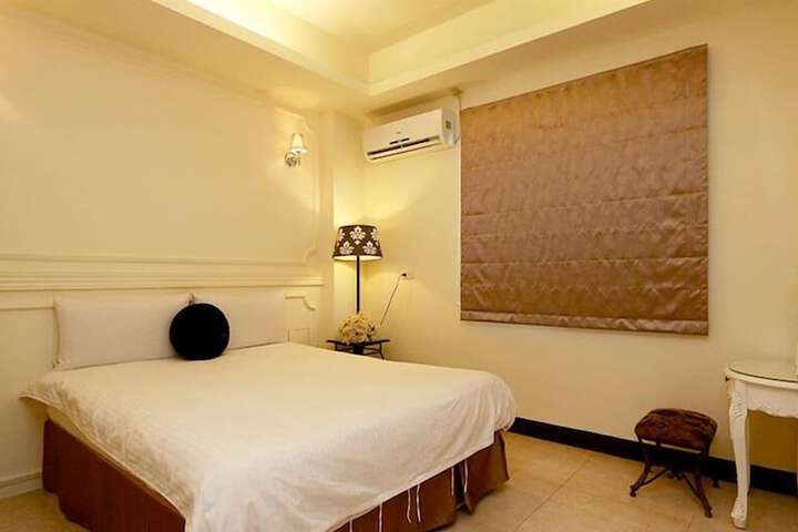 Room 4 of 25