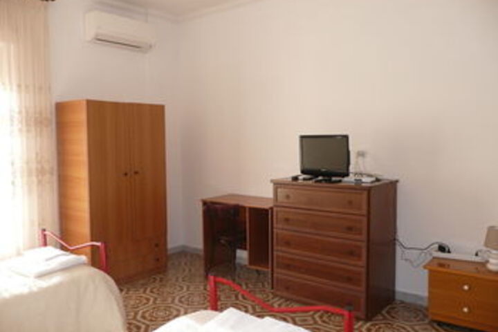 Room 50 of 79