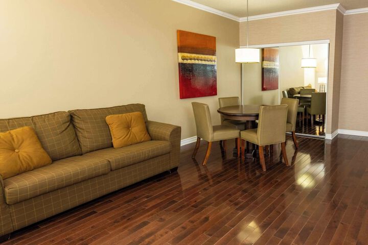 1 Queen Bed Suite (22 of 34)