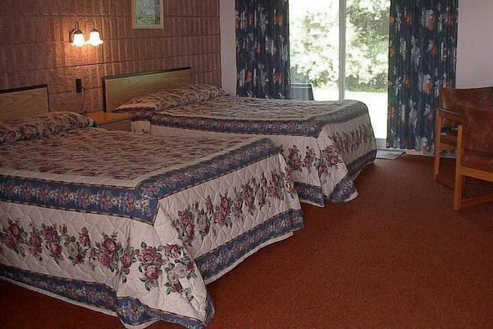 Top Notch Restaurant & Motel in South Bruce Peninsula, ON