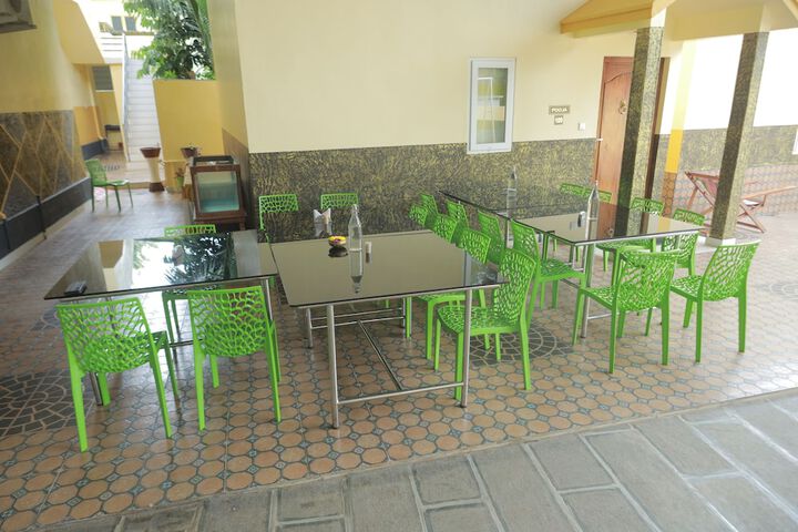 Dining 8 of 11