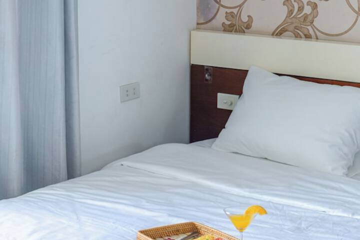 Room 25 of 98