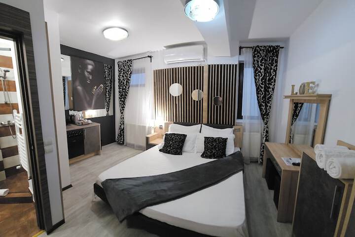 Room 11 of 14