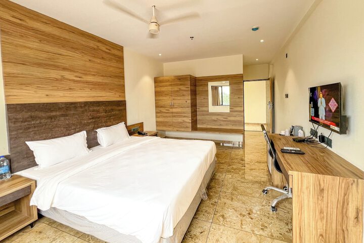 Room 3 of 33