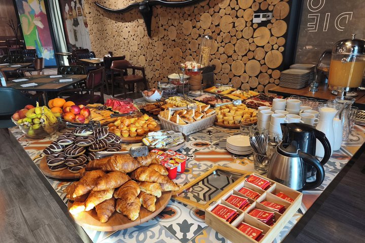 Breakfast/Coffee Service 32 of 46