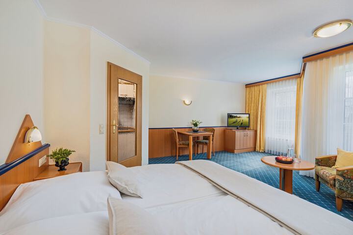 Room 42 of 106