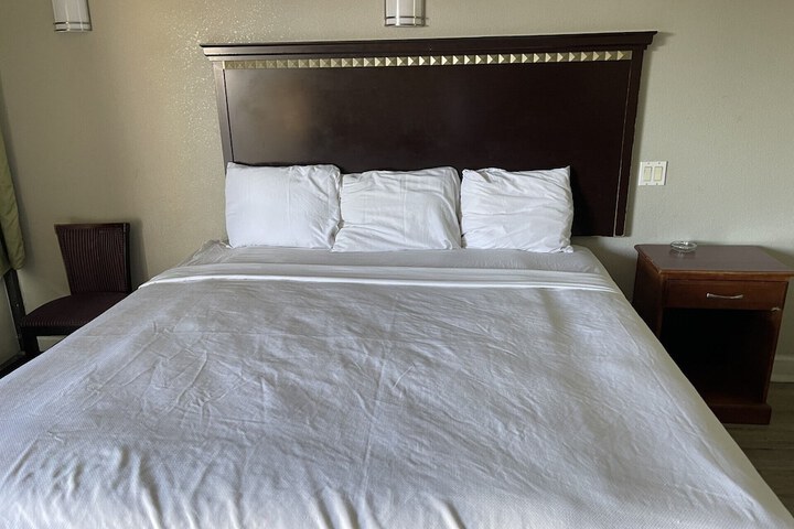 Room 4 of 11