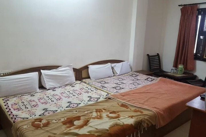 Room 12 of 32