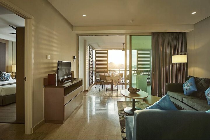 Room 8 of 93