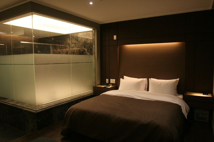 Room 12 of 177