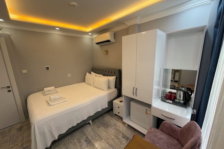 Room 9 of 105