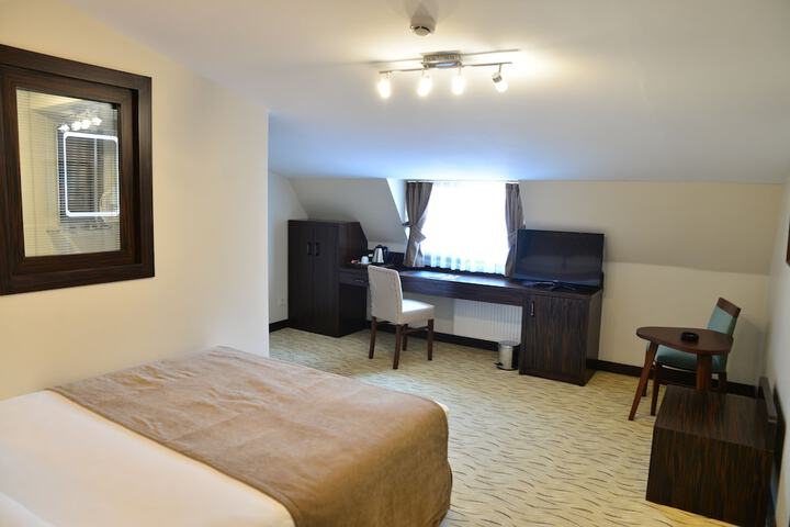 Room 13 of 94