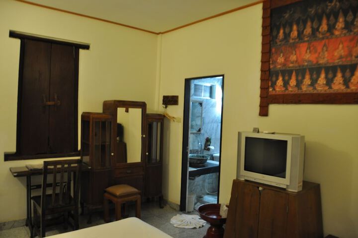 Room 34 of 161