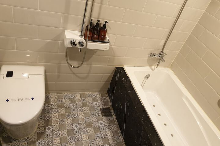 Room 10 of 11