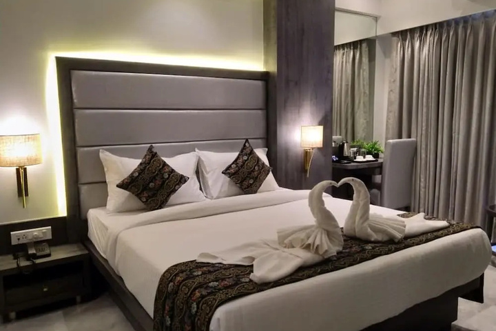 Room 2 of 5