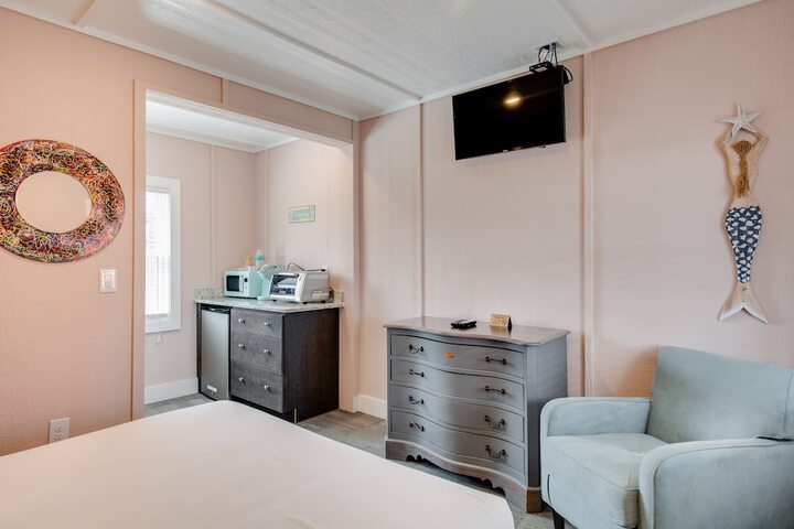 Room 43 of 77