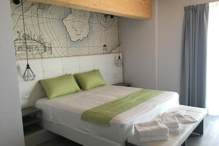 Room 6 of 82