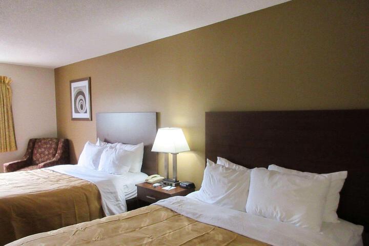 1 Queen Bed (2 of 11)