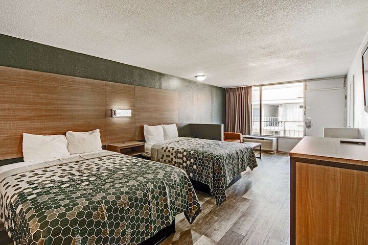 1 Queen Bed (13 of 27)