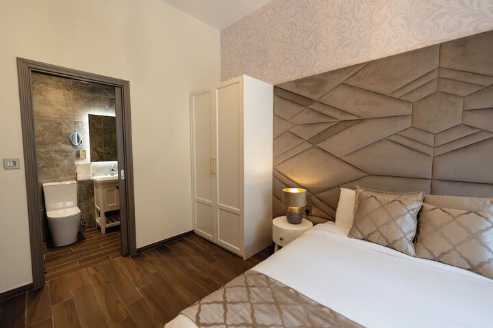 Room 8 of 32