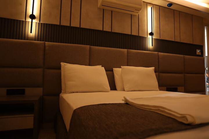 Room 33 of 108