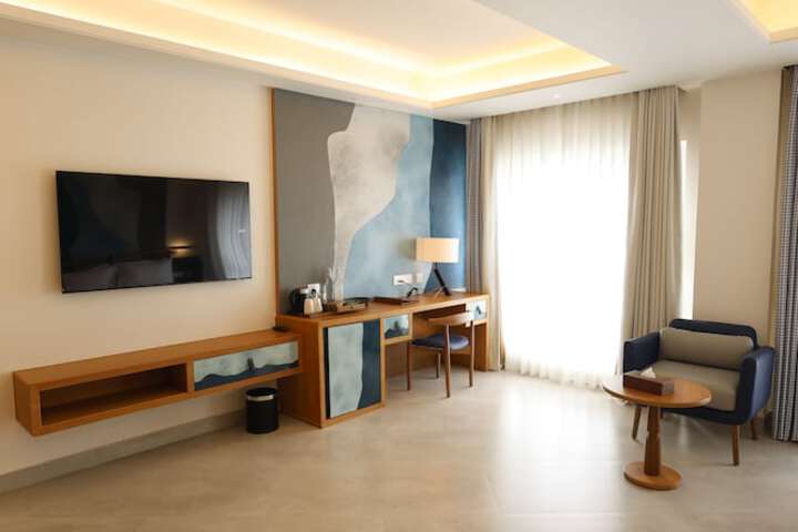 Room 13 of 32