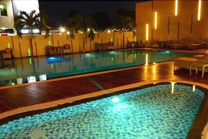 Pool Hotel