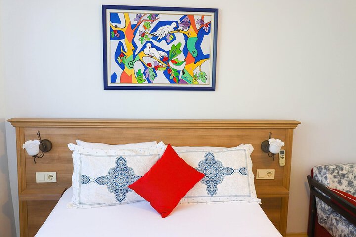 Room 4 of 33