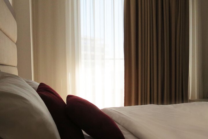 Room 2 of 34