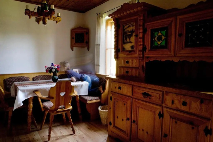 Room 2 of 11