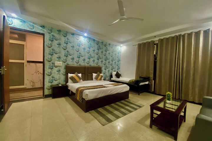 Room 11 of 31