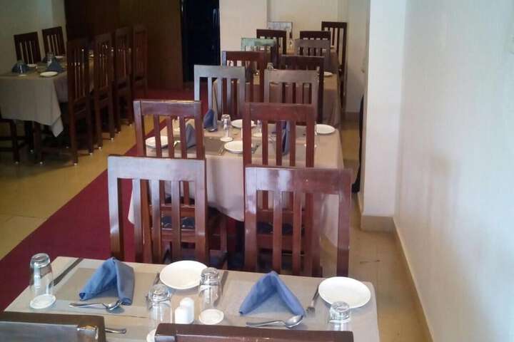 Dining 18 of 20