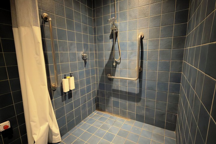 Room 25 of 48