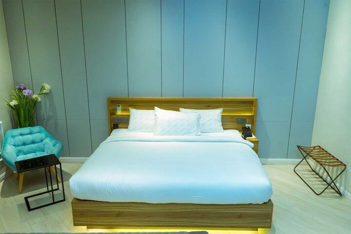 Room 4 of 36