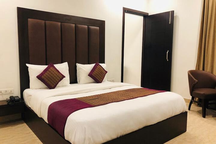 Room 6 of 22