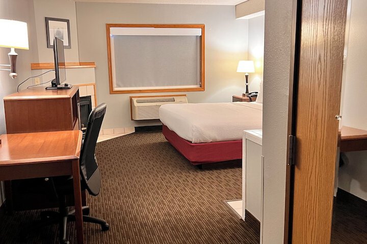 1 King Bed Efficiency (18 of 32)