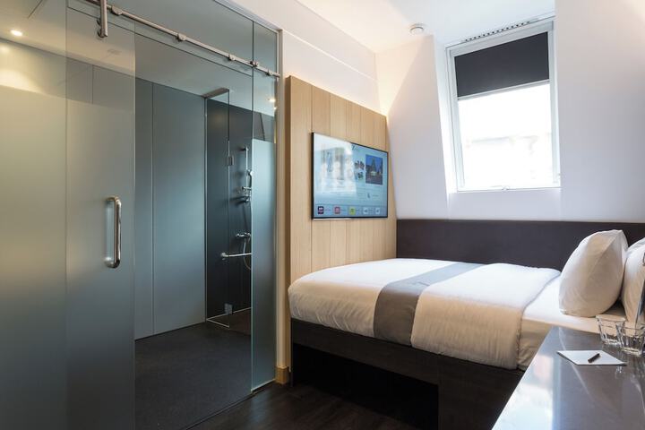Room 14 of 38