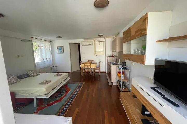 Room 4 of 14