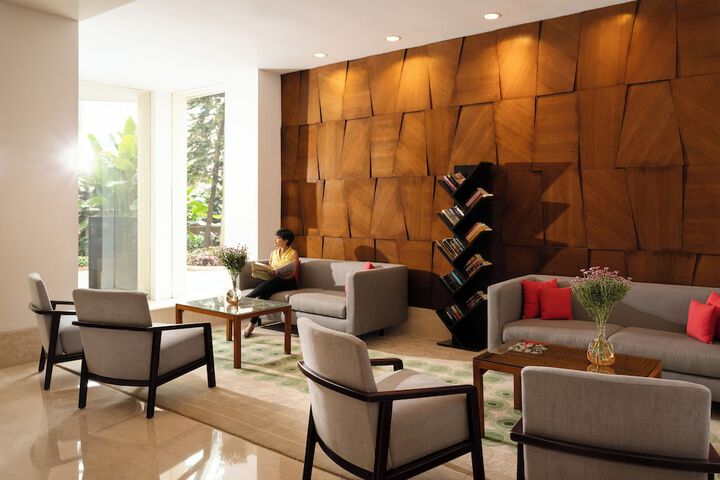 Entrance & Lobby