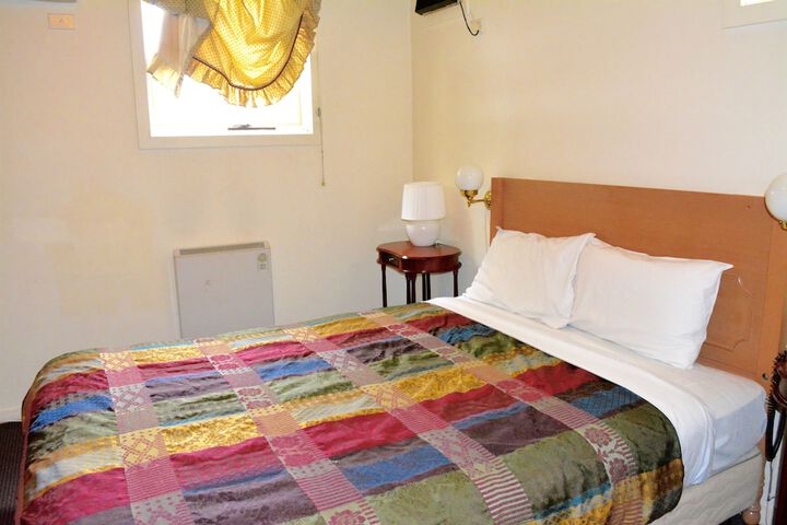 Room 302 of 768