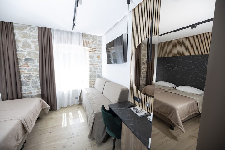 Room 12 of 60
