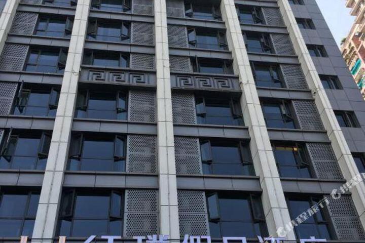 Hongyan Holiday Riverview Hotel (Chongqing Jiefangbei Hongyadong Branch)