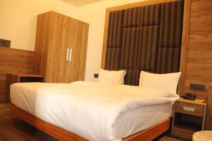 Room 8 of 20