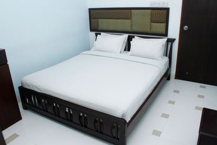 Room 6 of 20