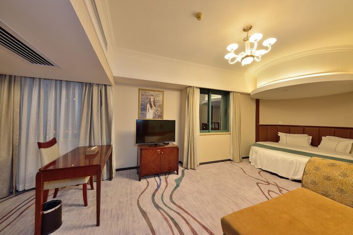 Room 13 of 81