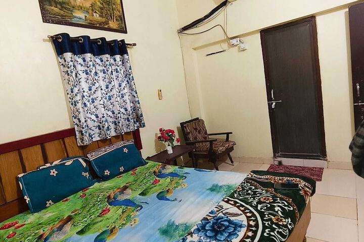 Room 10 of 18