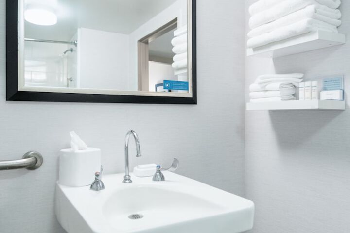 Bathroom sink