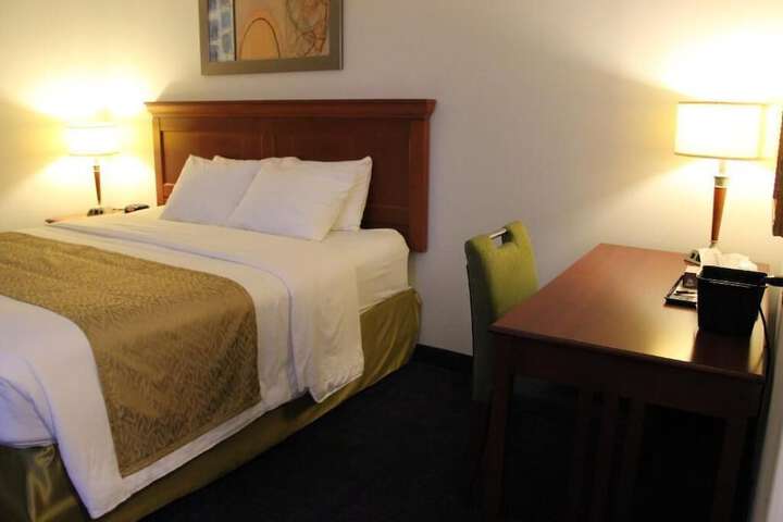 Room 4 of 65